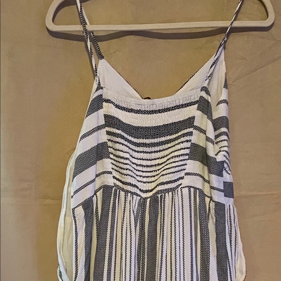 Jerilyn black and white striped jumpsuit. Size L NWT. 100% Rayon - Picture 2 of 3